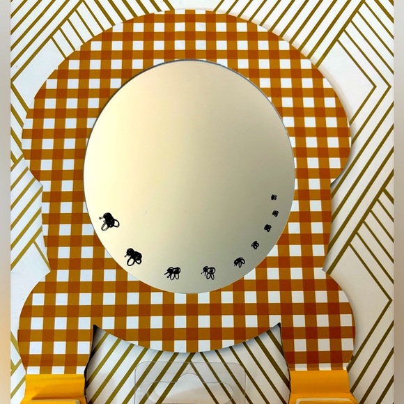 DISNEY WINNIE THE POOH EYESHADOW PALETTE - Picture 13 of 13